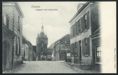 17227 Gezicht op de Lekpoort te Vianen, vanaf de Buitenstad.